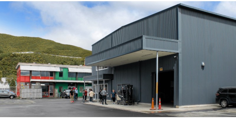 New building outside 02